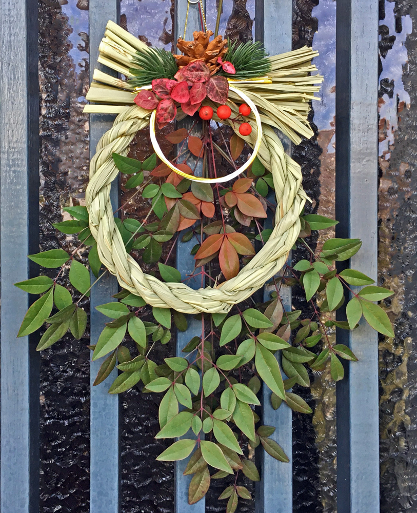 庭の南天と100均のしめ縄で作った正月飾り