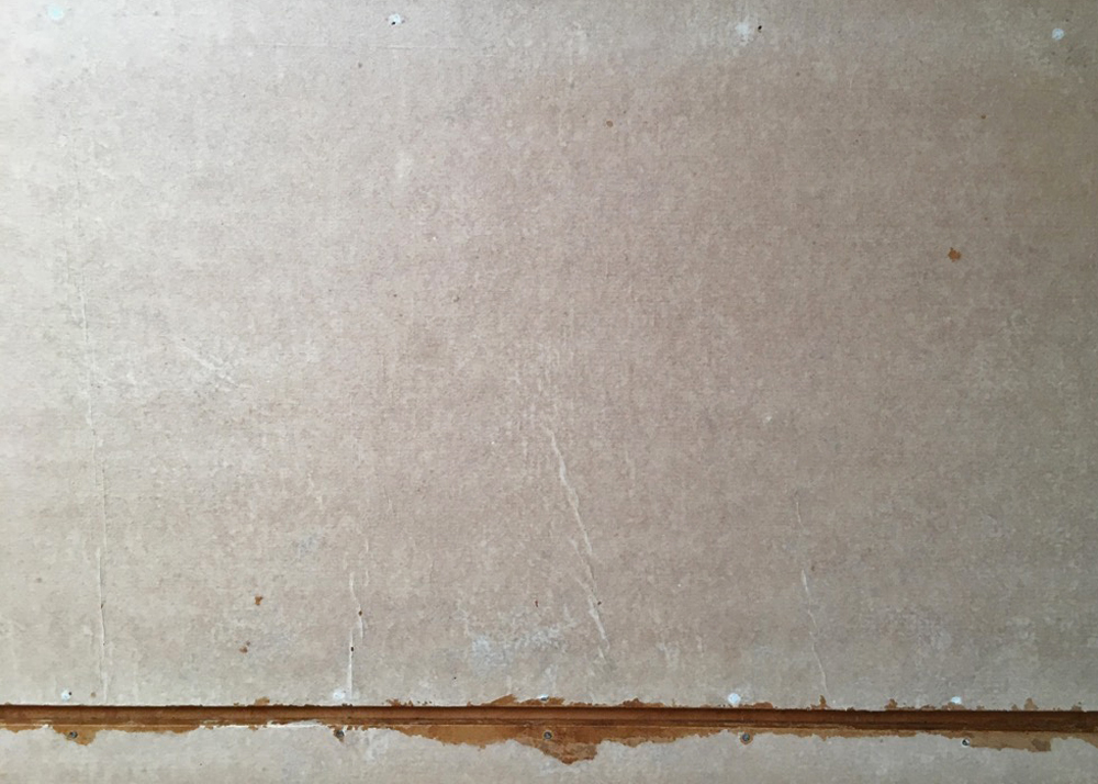 布クロスを剥がした天井