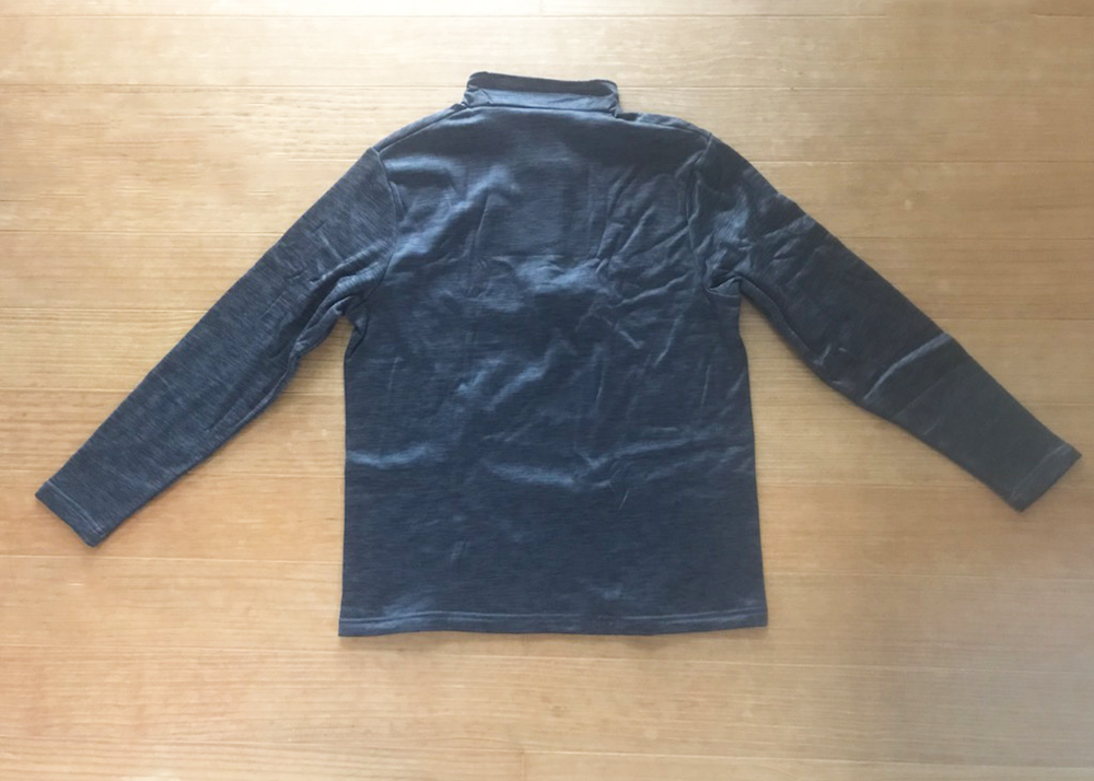 冬のガーデニングにおすすめの服、ワークマンのストレッチマイクロフリースハーフジップ(後ろ)