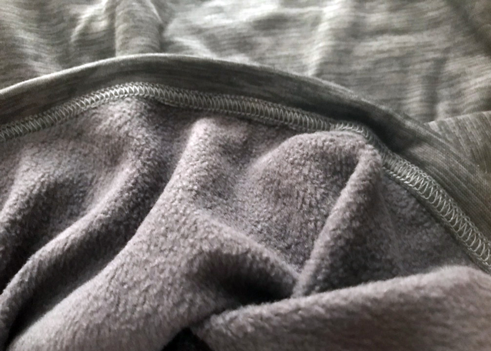 冬のガーデニングにおすすめの服、ワークマンのストレッチマイクロフリースハーフジップ(裏生地)