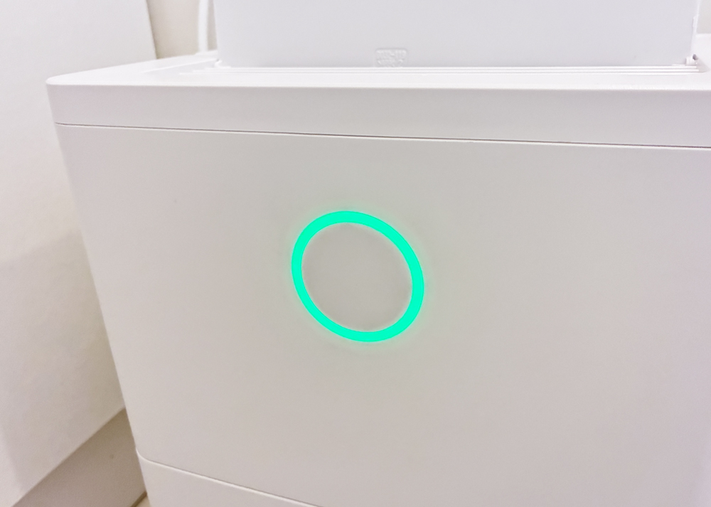 山善の除湿機（YDC-J03）緑色のランプ